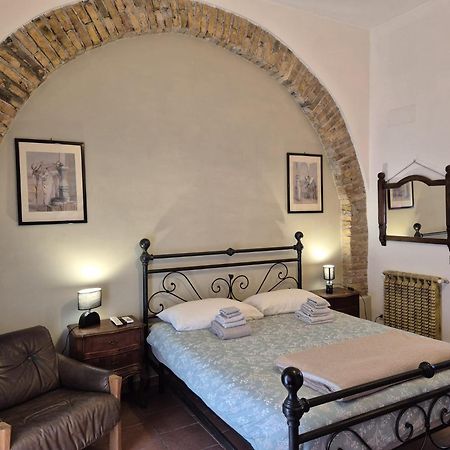 Mithra Hosting Hotel Rome Buitenkant foto
